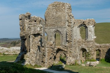 Corfe Castle Dorset'deki / daki kalıntıları