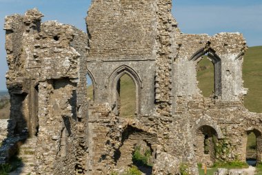 Corfe Castle Dorset'deki / daki kalıntıları
