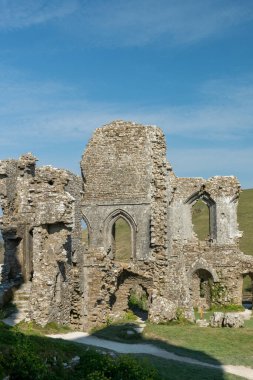 Corfe Castle Dorset'deki / daki kalıntıları