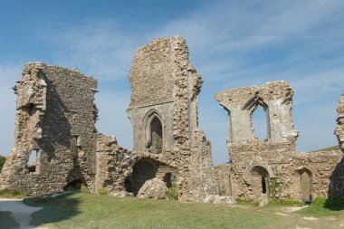 Corfe Castle Dorset'deki / daki kalıntıları