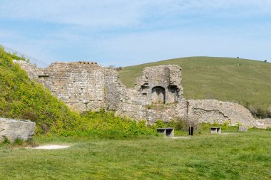 Corfe Castle Dorset'deki / daki kalıntıları