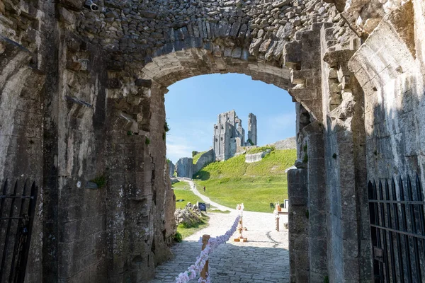 Corfe.Dorset.Birleşik Krallık 18. 2021 Dorset Corfe Kalesi 'nin kalıntıları Dorset' te popüler bir turistik merkezdir.