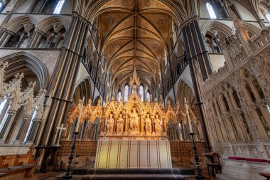 Worcester. Worcester Shire.Birleşik Krallık. 4. 2025. Worcester Katedrali 'ndeki sunağın fotoğrafı.