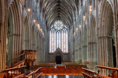 Worcestershire. Birleşik Krallık. 4. 2025. Worcester Katedrali 'nin batı penceresinin fotoğrafı.