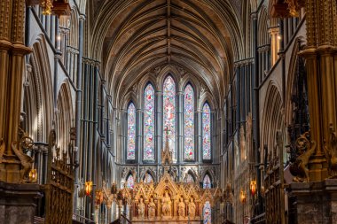 Worcester. Worcester Shire.Birleşik Krallık. 4. 2025. Worcester Katedrali 'ndeki sunağın fotoğrafı.