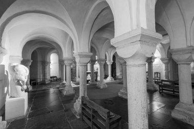 Worcester. Worcester Shire.Birleşik Krallık. 4. 2025. Worcester Katedrali 'ndeki mezarın fotoğrafı.