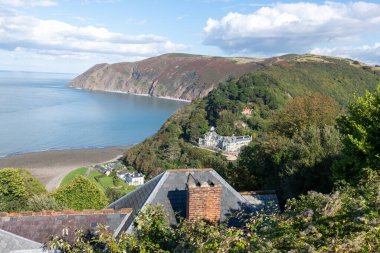 Lynmouth 'un kuzey Devon sahilindeki Exmoor Ulusal Parkı' ndaki manzara fotoğrafı.