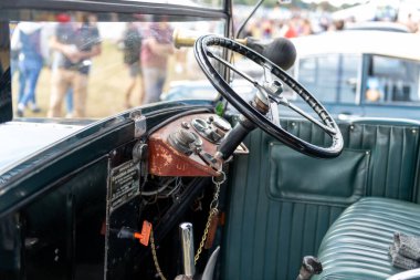 Dorchester. Dorset. Birleşik Krallık. Eylül 2025. 1935 'ten kalma nadir bir Beardmore taksisi Dorset County Show' da sergileniyor.