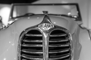 Sparkford. Somerset. Birleşik Krallık. 12 Ocak 2025. 1939 'dan bir Delahaye 135M Drophead Coupe, Somerset' teki Haynes Motor Müzesi 'nde sergileniyor.