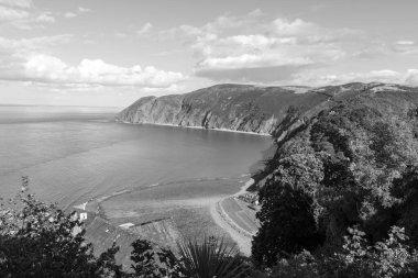 Lynmouth 'un kuzey Devon sahilindeki Exmoor Ulusal Parkı' ndaki manzara fotoğrafı.