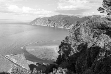 Lynmouth 'un kuzey Devon sahilindeki Exmoor Ulusal Parkı' ndaki manzara fotoğrafı.
