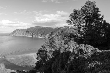Lynmouth 'un kuzey Devon sahilindeki Exmoor Ulusal Parkı' ndaki manzara fotoğrafı.