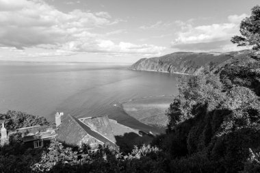 Lynmouth 'un kuzey Devon sahilindeki Exmoor Ulusal Parkı' ndaki manzara fotoğrafı.