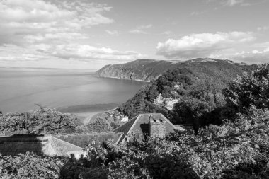 Lynmouth 'un kuzey Devon sahilindeki Exmoor Ulusal Parkı' ndaki manzara fotoğrafı.