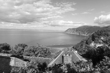 Lynmouth 'un kuzey Devon sahilindeki Exmoor Ulusal Parkı' ndaki manzara fotoğrafı.