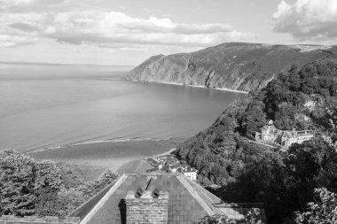 Lynmouth 'un kuzey Devon sahilindeki Exmoor Ulusal Parkı' ndaki manzara fotoğrafı.