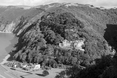 Lynmouth 'un kuzey Devon sahilindeki Exmoor Ulusal Parkı' ndaki manzara fotoğrafı.
