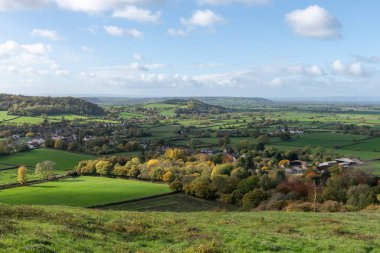 Compton Dundon 'daki Somerset seviyesindeki sonbahar renklerinin manzara fotoğrafı