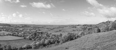 Amiral Hood Anıtı 'nın Somerset seviyesindeki Compton Dundon manzaralı panoramik fotoğrafı.