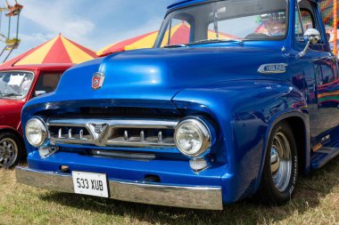 Dorchester. Dorset. Birleşik Krallık. 5 Ekim 2025. Dorset County Show 'da bir Ford F100 kamyonet sergileniyor.