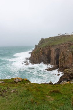 Cornwall 'daki Lands End' deki kayalıkların manzara fotoğrafı