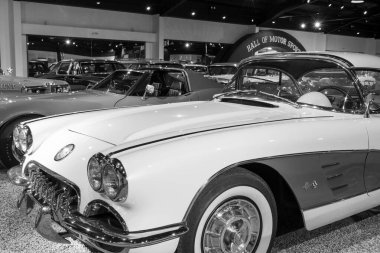 Sparkford. Somerset. Birleşik Krallık. 12 Ocak 2025. 1960 yılından bir Chevrolet Corvette Somerset Haynes Motor Müzesi 'nde sergileniyor.