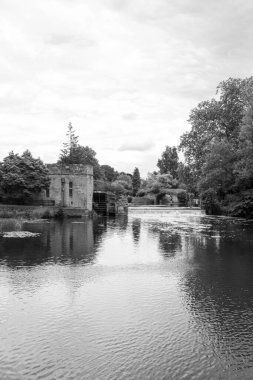 Warwick. Warwickshire. Birleşik Krallık. 30 Mayıs 2022. Avon nehrinin yanındaki Warwick kalesinin güney cephesinin fotoğrafı.