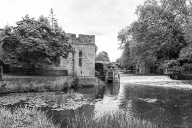 Warwick. Warwickshire. Birleşik Krallık. 30 Mayıs 2022. Avon nehrinin yanındaki Warwick kalesinin güney cephesinin fotoğrafı.