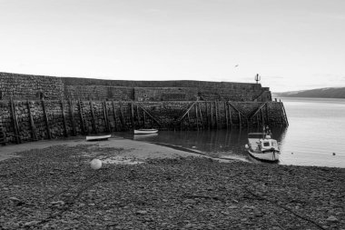 Clovelly. Devon. Birleşik Krallık. 19 Ocak 2024. Clovelly, Kuzey Devon sahilindeki rıhtımın fotoğrafı.