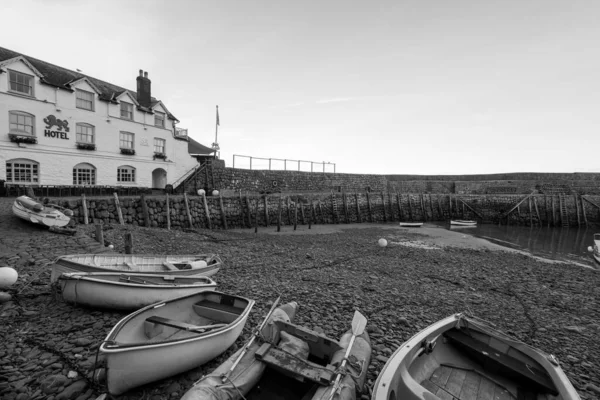 Clovelly. Devon. Birleşik Krallık. 19 Ocak 2024. Clovelly, Kuzey Devon sahilindeki rıhtımın fotoğrafı.