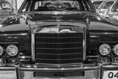 Sparkford. Somerset. Birleşik Krallık. 12 Ocak 2025. 1979 'dan Lincoln Continental Town arabası Somerset' teki Haynes Motor Müzesi 'nde sergileniyor.