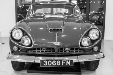 Sparkford. Somerset. Birleşik Krallık. 12 Ocak 2025. 1963 'ten bir Mark 1 Jensen C-V8 Somerset' teki Haynes Motor Müzesi 'nde sergileniyor.