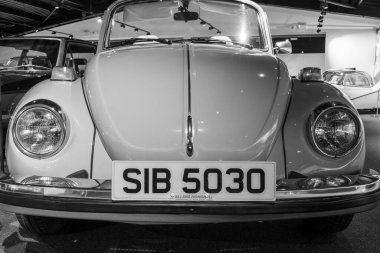 Sparkford. Somerset. Birleşik Krallık. 12 Ocak 2025. 1979 'dan kalma üstü açık Volkswagen Beetle, Somerset' teki Haynes Motor Müzesi 'nde sergileniyor.