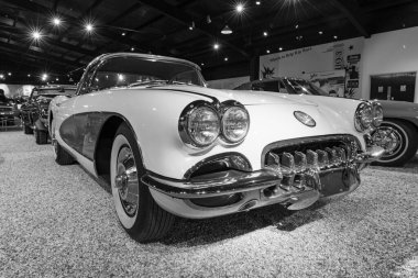 Sparkford. Somerset. Birleşik Krallık. 12 Ocak 2025. 1960 yılından bir Chevrolet Corvette Somerset Haynes Motor Müzesi 'nde sergileniyor.