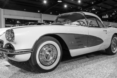 Sparkford. Somerset. Birleşik Krallık. 12 Ocak 2025. 1960 yılından bir Chevrolet Corvette Somerset Haynes Motor Müzesi 'nde sergileniyor.