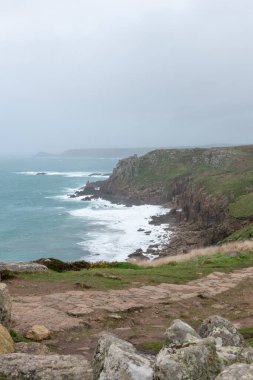 Cornwall 'daki Lands End' deki kayalıkların manzara fotoğrafı