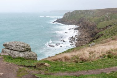 Cornwall 'daki Lands End' deki kayalıkların manzara fotoğrafı