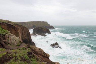 Cornwall 'daki Lands End' deki kayalıkların manzara fotoğrafı