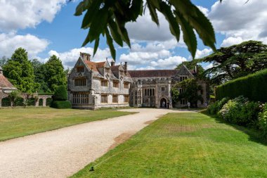 Athelhampton. Dorset. Birleşik Krallık. 2 Temmuz 2025. Dorset 'teki Athelhampton evinin fotoğrafı.