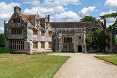 Athelhampton. Dorset. Birleşik Krallık. 2 Temmuz 2025. Dorset 'teki Athelhampton evinin fotoğrafı.