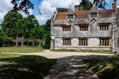 Athelhampton. Dorset. Birleşik Krallık. 2 Temmuz 2025. Dorset 'teki Athelhampton evinin fotoğrafı.