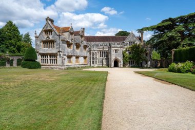 Athelhampton. Dorset. Birleşik Krallık. 2 Temmuz 2025. Dorset 'teki Athelhampton evinin fotoğrafı.