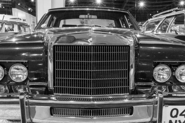 Sparkford. Somerset. Birleşik Krallık. 12 Ocak 2025. 1979 'dan Lincoln Continental Town arabası Somerset' teki Haynes Motor Müzesi 'nde sergileniyor.