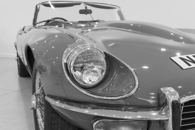 Sparkford. Somerset. Birleşik Krallık. 12 Ocak 2025. 1973 tarihli E serisi Jaguar, Somerset 'teki Haynes Motor Müzesi' nde sergilenmektedir.