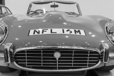 Sparkford. Somerset. Birleşik Krallık. 12 Ocak 2025. 1973 tarihli E serisi Jaguar, Somerset 'teki Haynes Motor Müzesi' nde sergilenmektedir.