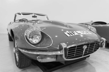 Sparkford. Somerset. Birleşik Krallık. 12 Ocak 2025. 1973 tarihli E serisi Jaguar, Somerset 'teki Haynes Motor Müzesi' nde sergilenmektedir.