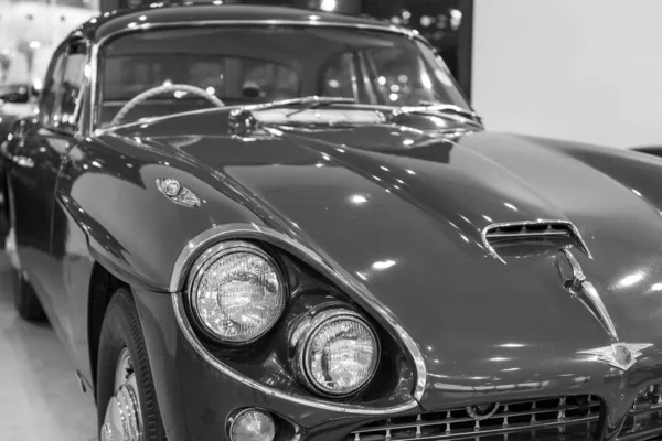 Sparkford. Somerset. Birleşik Krallık. 12 Ocak 2025. 1963 'ten bir Mark 1 Jensen C-V8 Somerset' teki Haynes Motor Müzesi 'nde sergileniyor.