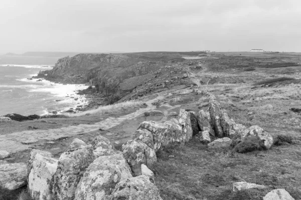 Cornwall 'daki Lands End' deki kayalıkların manzara fotoğrafı