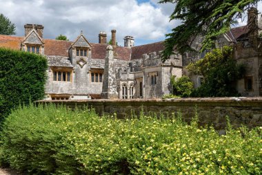 Athelhampton. Dorset. Birleşik Krallık. 2 Temmuz 2025. Dorset 'teki Athelhampton evinin fotoğrafı.