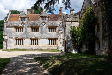 Athelhampton. Dorset. Birleşik Krallık. 2 Temmuz 2025. Dorset 'teki Athelhampton evinin fotoğrafı.